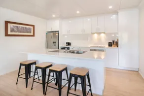 Wirraway Luxury Chalet | Lake Views | Private Gardens - Image 5