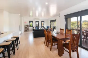 Wirraway Luxury Chalet | Lake Views | Private Gardens - Image 4