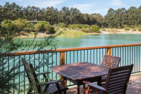 Wirraway Luxury Chalet | Lake Views | Private Gardens - Image 3