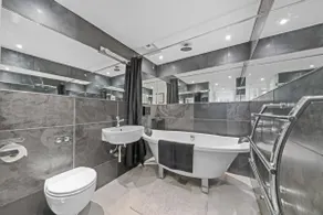 Unique 1 Bedroom Near West End - Image 4