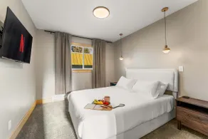 2 min Walk | Mtn Views | 600Mbps WiFi | Pets OK - Image 2