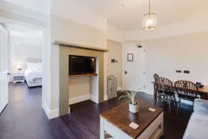 Grace's Guesthouse The Suite - Image 3