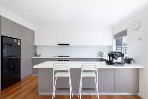 Spacious 3B 3 Lounges Modern townhouse - Image 3