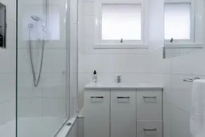 Tidy & Comfortable 2-Bed Home with Study – Close to Town - Image 4