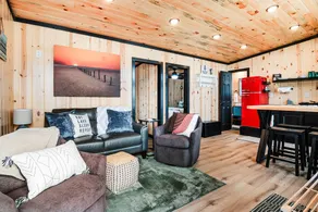 Modern Twin Cabin on Lake Charlevoix, Boat Rentals - Image 4