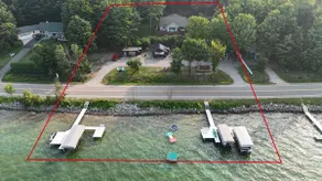 Modern Twin Cabin on Lake Charlevoix, Boat Rentals - Image 2
