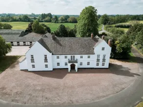 Country House in Cheshire - Image 2