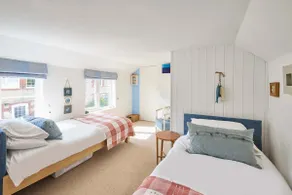 Host & Stay - Pebble Cottage - Image 3