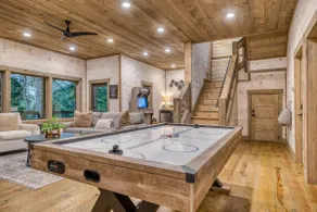 Mountain Dream’n- modern, dog friendly, hot tub - Image 5