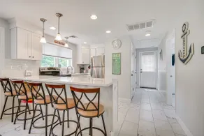 Family Retreat in Old Lyme Gated Miami Beach - Image 3