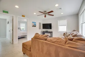Family Retreat in Old Lyme Gated Miami Beach - Image 4