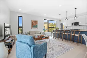 DOWNTOWN Modern Condo w/Garage, 3 Bedrooms, 3.5 Bath near water! - Image 4
