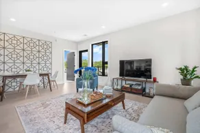 DOWNTOWN Modern Condo w/Garage, 3 Bedrooms, 3.5 Bath near water! - Image 5
