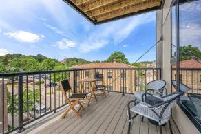 DOWNTOWN Modern Condo w/Garage, 3 Bedrooms, 3.5 Bath near water! - Image 2