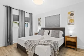 Venice Oasis | Pool, 3 King Beds, 2.5 miles >Beach - Image 3