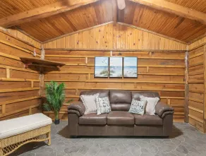 Lakeside getaway - 2BR Wooden Suit On Lake Texoma - Image 2