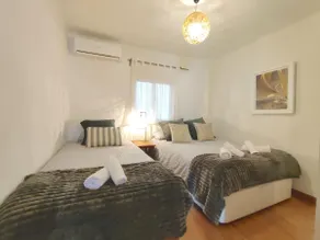 Sunny apartment next to the Beach ZE1 - Image 4
