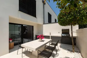Ferienhaus mit Terrasse, privatem Pool und Garten | Panoramablick - Image 4