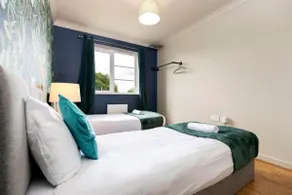 Professional Stays | 3-Bed House, Parking - Image 3