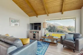 Oceanfront home with amazing sunsets, fire pit, & - Image 5