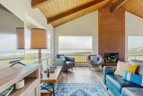 Oceanfront home with amazing sunsets, fire pit, & - Image 4