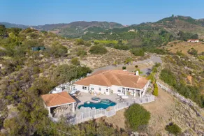 Vista Clara | Luxe Estate w/ Views, Pool & Hot Tub - Image 2