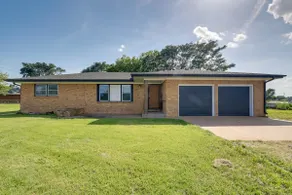 5 Mi to Zoo: Family Retreat in Wichita! - Image 3