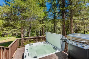 Alder Creek Paradise Tree-lined Cabin Stay for 7 - Image 5