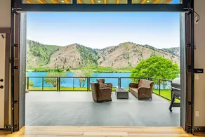 Riverside 4-bed home with stellar views & gameroom - Image 3