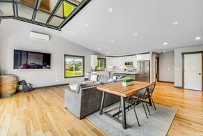 Riverside 4-bed home with stellar views & gameroom - Image 5