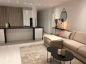 Wonderful central 2BR Ghent apt w view on Leie - Image 3
