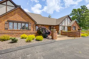 Pool, Lake & Patio: Sweeping De Soto Estate - Image 3