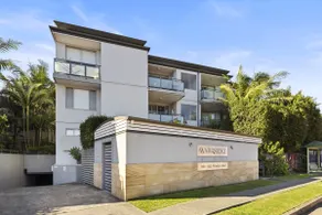 Bright 2-Bed Apartment Near Narrabeen Beach - Image 2
