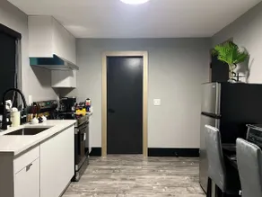 Comfortable 2-Bedroom Retreat in Burnaby - Image 2