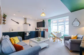Stylish 2 Bedroom Apartment in Heart of Buxton - Image 3