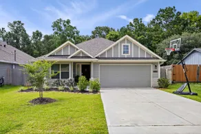 Spacious 3BR Conroe Home Sleeps 12 with Fenced Yard & Games - Image 2
