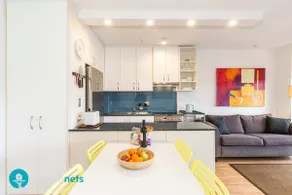 Light Filled 1BR Retreat with Car Park & Pool - Image 2