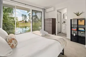 Elanora Oasis - Lakefront Serenity and Resort Living - Image 3