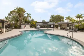 Elanora Oasis - Lakefront Serenity and Resort Living - Image 4