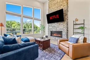 Dark & Sleek 3BR Escape by the Golf Course - Image 3