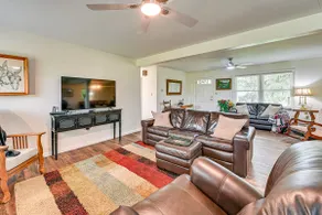 11 Mi to Danville: Family Home in Lancaster - Image 4