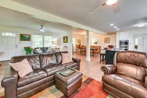 11 Mi to Danville: Family Home in Lancaster - Image 5