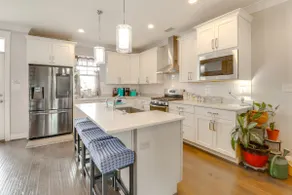 Walk to Ocean: Group Getaway in Virginia Beach! - Image 2