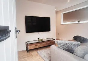 Spacious & Luxury 2BR Flat in Calverton - Image 2