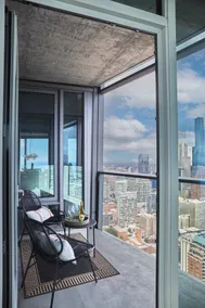 Front Row to the Lake & Skyline: Epic 60th Flr 3BR - Image 4