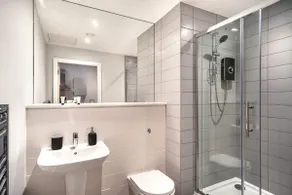Smart 2 BR Apt in Crosby Road, Waterloo, Liverpool - Image 5