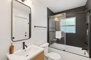 Newly Updated 1 BR Flat Near Downtown A2 - Image 2