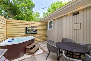 Newly Updated 1 BR Flat Near Downtown A2 - Image 3