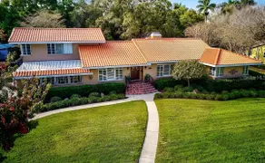 Summer Deals! 4/3.5 Heated Pool Home Close to Ever - Image 2