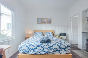 Broadway 16-Comfortable Private Studio - Image 2